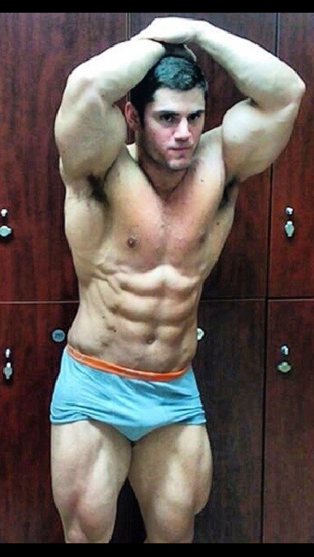 dalthorn:  musclechowhound:  (via TumbleOn)   Yowza