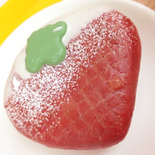 sunflowersshine: I was at mr donut today haha //// how japanese. No but they had these realy cute st