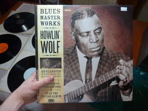 play-catside-first:  I finally got a Howlin Wolf compilation. I wanted the Howlin Wolf Chess Box, but on vinyl that’s REALLY expensive so this will have to do. Normally I don’t trust suspicious looking recent compilations such as this, at least when