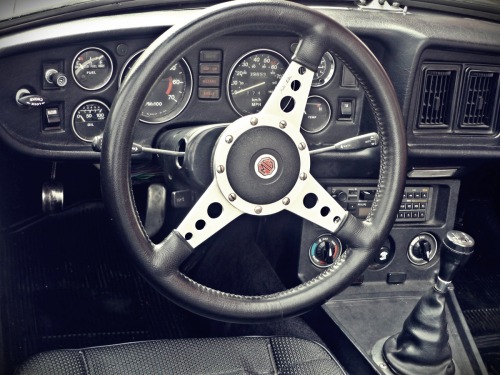 kenmeikenmei:  My ‘79 B-LE dashboard and Moto-Lita steering wheel