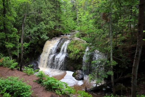 julesofnature:Amnicon Falls State Park“Rivers do not drink their own water. Trees do not eat their o