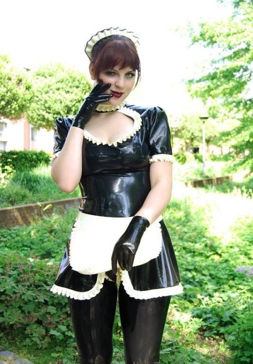 hypnozzz: racyredraven: A bit of fan service for servants. ;) Which would you pick? Hm&hellip; T