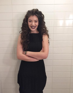 lorde-daily:    @lordemusic stunting in