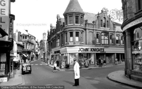 Fore Street in Redruth (Cornwall, c. 1955).