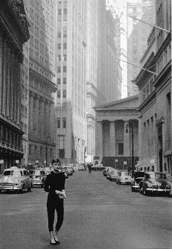 theniftyfifties:  Audrey Hepburn in New York