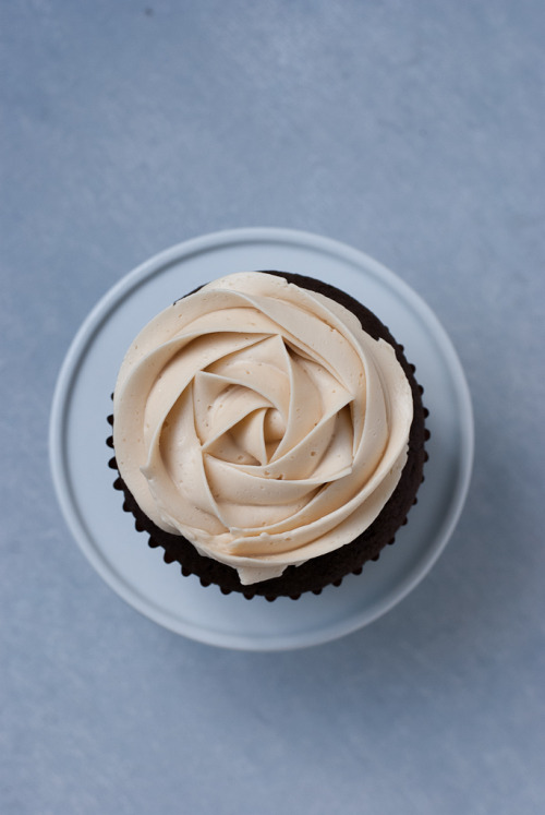 sweetoothgirl:Dark Chocolate Cupcakes with Salted Caramel Buttercream 
