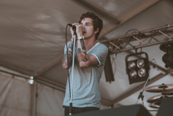 jack-b4rakat:  jameskilian:  Trevor Wentworth of Our Last Night, performing at Soundwave Festival 2014.    ♪  