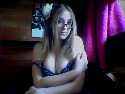 craving-kitten:  I’m full of trouble today  You are super gorgeous, super playful to