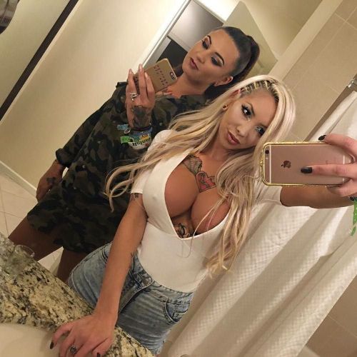 1nstagrambabes:Just 2 Brits at Coachella taking selfies and doing the most ✌️ @chanelmeowski by tail