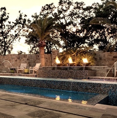 Pool Infinity Austin Mid-sized Trendy Backyard Rectangular Infinity Pool Photo