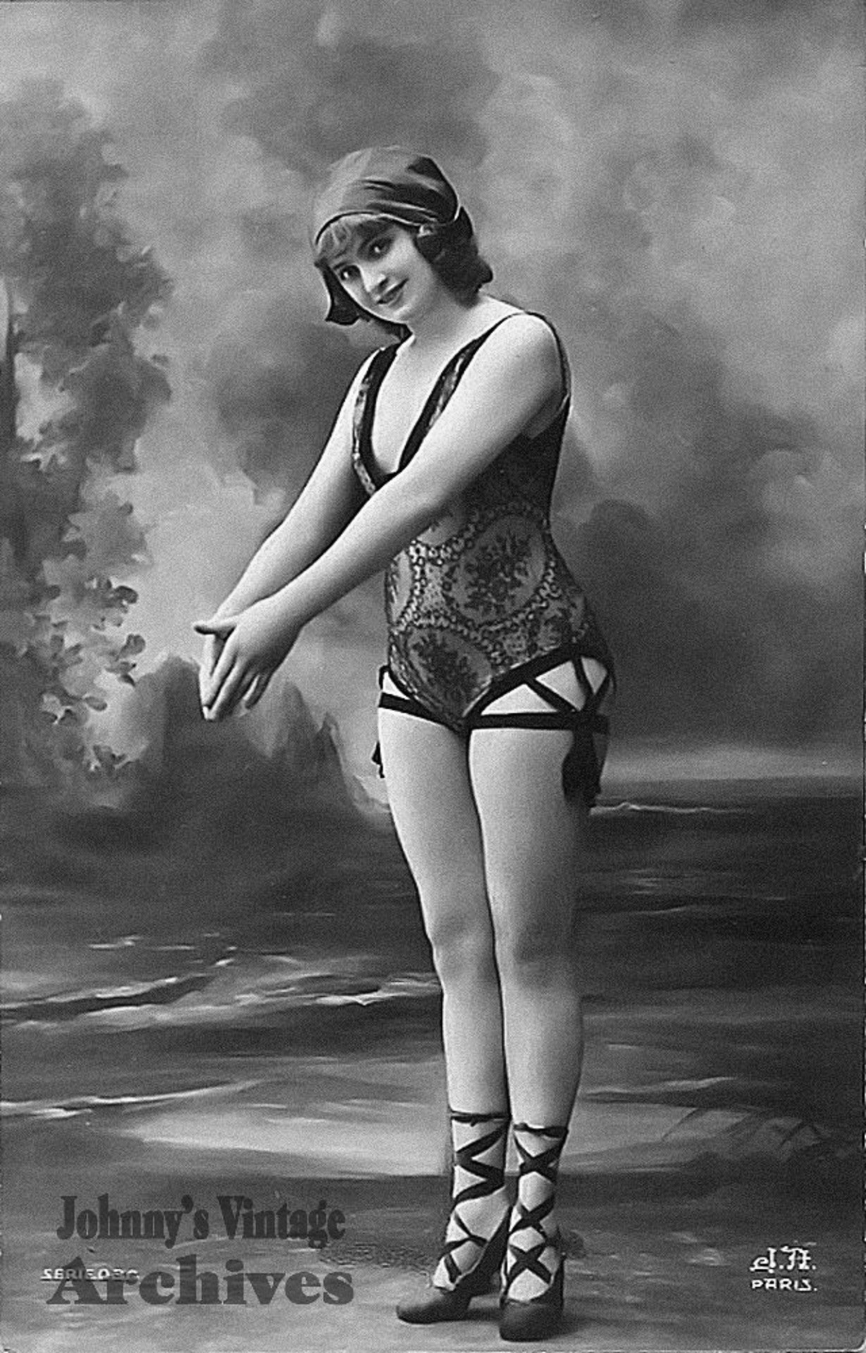 greatgdean:  Vintage Follies Bergere and the Lotus 