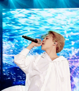 sweaterpawsjimin: absolutely captivating