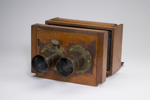 historyarchaeologyartefacts:A stereoscopic camera from 1864, used to take 3-D photos of the American