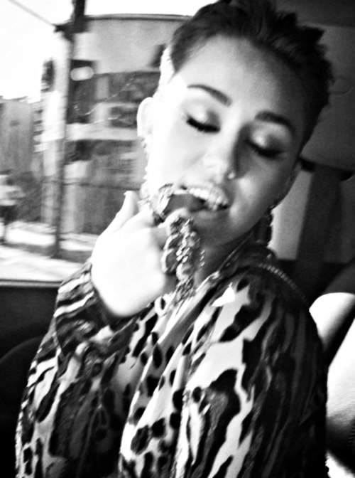 chanel-cyrus:♡