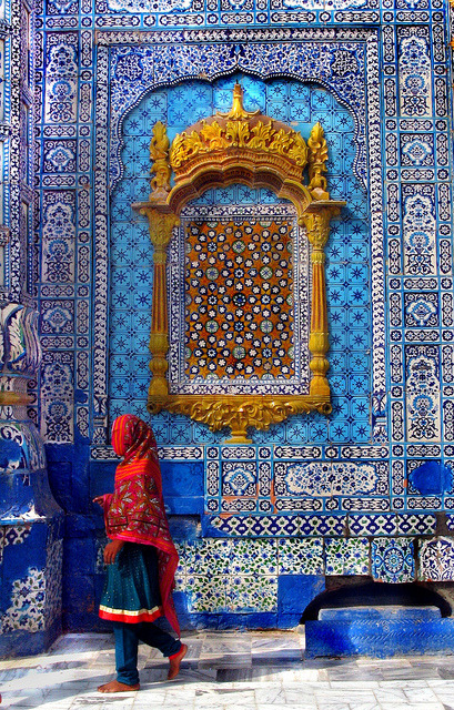 allasianflavours: A girl at shrine of Sachal Sarmast by Tanwir Jogi on Flickr.