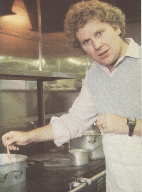 eighthdoctorfanclub:Colin Baker, Frazer Hines and Nicola Bryant cooking! Pictures from the “Doctor W