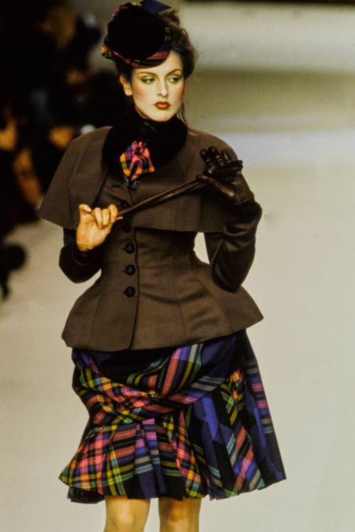  VIVIENNE WESTWOOD Fall/Winter RTW 1995if you want to support this blog consider donating to: ko-fi.