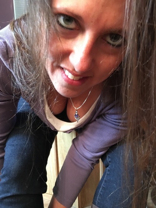 deezelcowboy250: curiouswinekitten2: . Thank you for submitting to cleavage Sunday! A little Cleavag