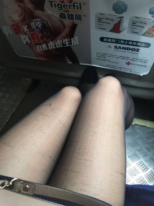 olgfpantyhose:玩到我對襪咁 又要換過對!唔知你地會唔會都係夠硬夠勁虎虎生威呢