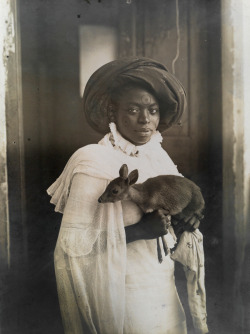 lulasnynne:  natgeofound:  A young Kenyan woman holds her pet deer in Mombassa, March 1909.Photograph by Underwood and Underwood  such beauty