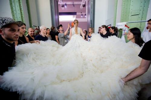 choupettita: Giambattista Valli Official Fall 2015 Couture Collection- Backstage its-vogue-ba