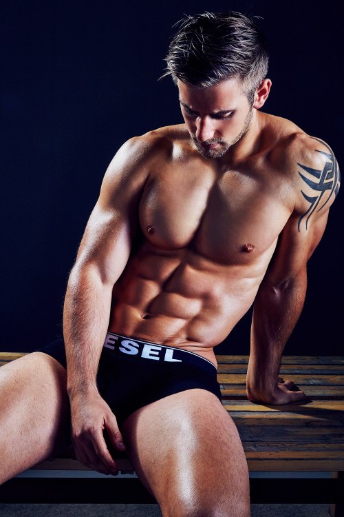 hunkopedia:    Follow Hunk’o’pedia for more hot guys! | Follow my personal blog   