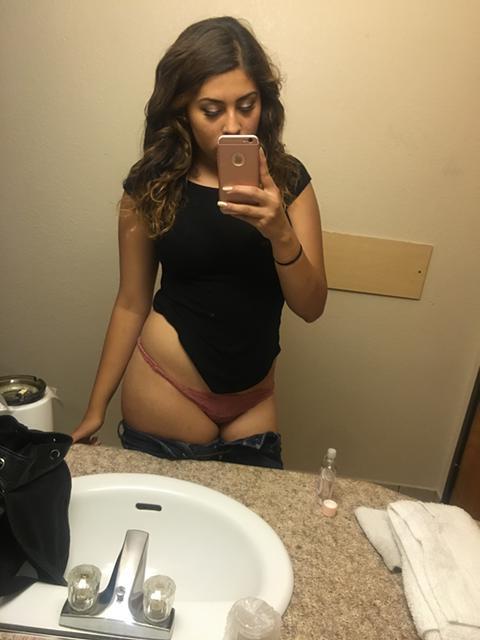 latinashunter:  Beautiful AF Latina. Just Perfect. 