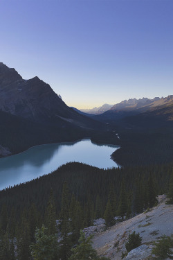 visualechoess:  Sunset Over Peyto Lake -