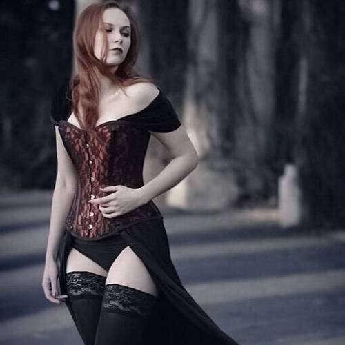 thewitchywench:  I LOVE this outfit ! Absolutely beautiful  !