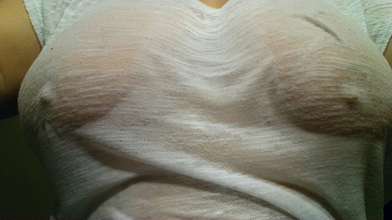mykinkywife1:  How’s this wet t-shirt look on her?