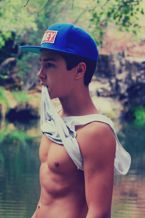 willld:  Tumblr na We Heart It http://weheartit.com/entry/64005726/via/KristinaLisa
