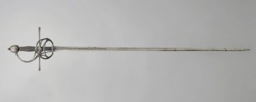 art-of-swords:RapierDated: 1610 - 1630Maker: Tomás de AyalaMedium: iron, steel, gold and silver, enc