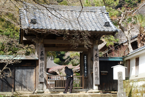 kuroyuki:  Searching for the forgotten past