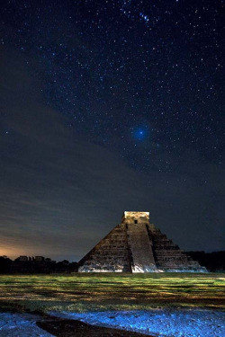 Itsnotharris:    Chichen Itza At Night By Alex Korolkovas  