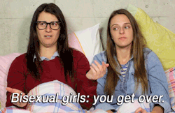 thecarolinebelle:NEWS FLASH: Straight girls &amp; bisexuals are different!