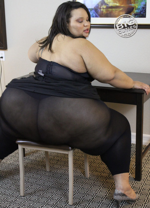 6412drexel:  vinny2007:  thickbbwluva:  Super Sexy SSBBW EVE  She’s ready to sit her bare rump on my face.  Love it