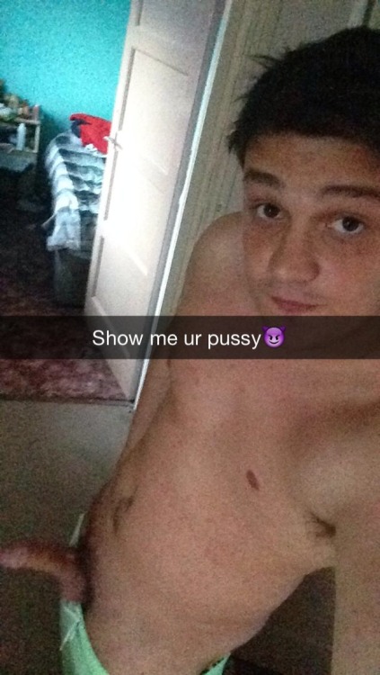 snapchatladsexposed:  More of this hotty 