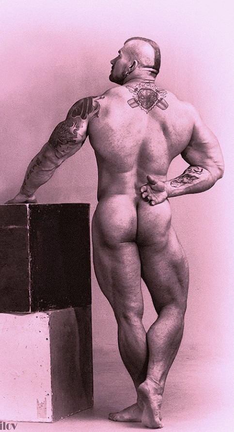 manly-brutes:  manly-brutes.tumblr.com  Extremely muscular and inked - wished to