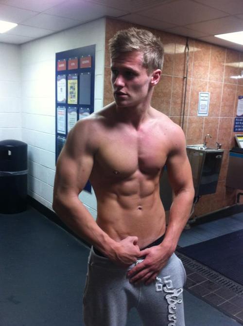 bobojb101:  Fitness Hotty Simon George….More posts of this blond hunk to come…