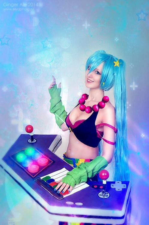 league-of-legends-sexy-girls:  Sona Cosplay