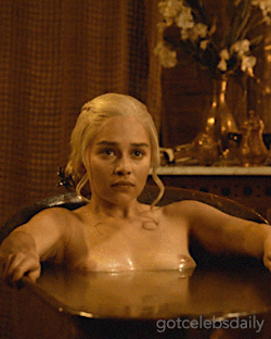 azcouplemb520:  gotcelebsdaily:  Emilia Clarke | Game of Thrones (2013)  Holy Shit! #G.O.T