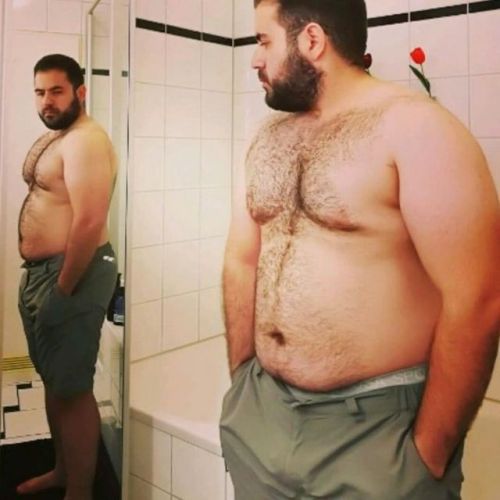 bear-hairy: Déjanos tu comentario  Rebloguea y comparte el contenido si te gustan las fotos. 