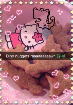 littleprincessdiary:  alice-is-wet:  lovingdaddybear:  badassprincessbuttercup:  Roaaarrrrsies daddy  Awwwwwsies roooooaaaarssies princess ((((((((hugsies))))))😃😘😘😘  ^^^ cute  I wish they made vegetarian dino nuggets. the only shapes I get