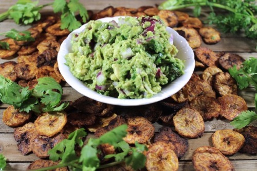 Who needs fried, nasty ingredient filled chips when you can have plantain chips with the best guacam