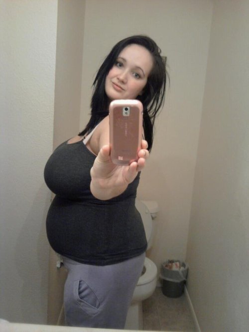 onemorebitebp:  Possibly the sexiest pregnancy I have ever seen.  Her sexuality GROWS. 