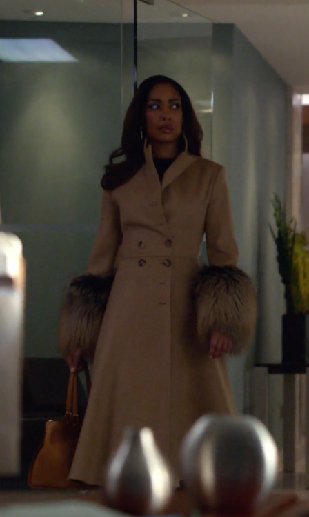 Hi my new religion is Jessica Pearson&rsquo;s coat in this week&rsquo;s episode of Suits. I shall be