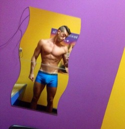 exclusivekiks:  exclusivekiks:  Hot bodybuilder from Florida. Check out his big fucking cock 