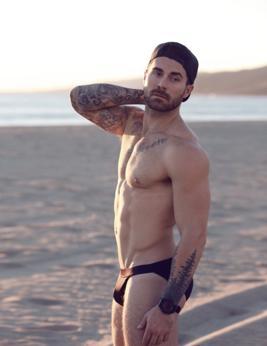 mouthwatering-men:  