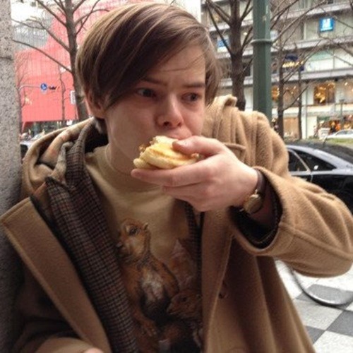 No Icon De Sherlock, Mas Eu Achei Essas Fotos Dos Meus Filhos E Precisei Fazer Icons. Like Or @hhlmes