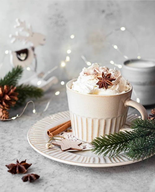 Spiced Hot Chocolate. Photography by @annushka_cooks